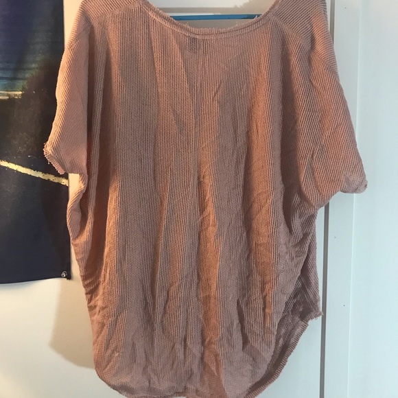 Soft, cute, flowy top - Picture 3 of 3